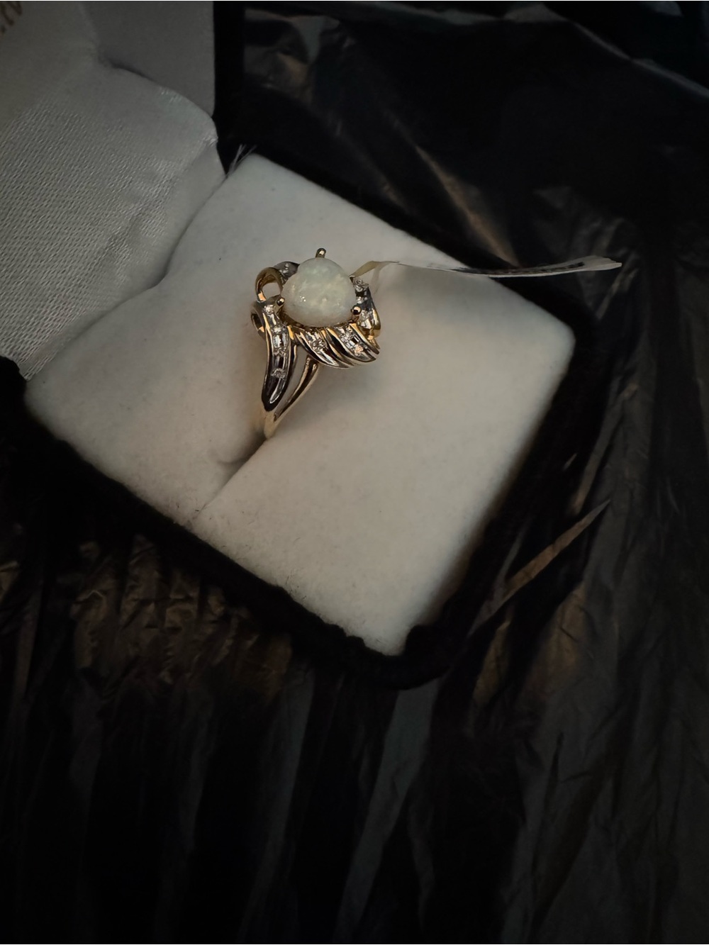 Opal Heart-Shaped Ring in 14K Yellow Gold - Picture 3 of 5
